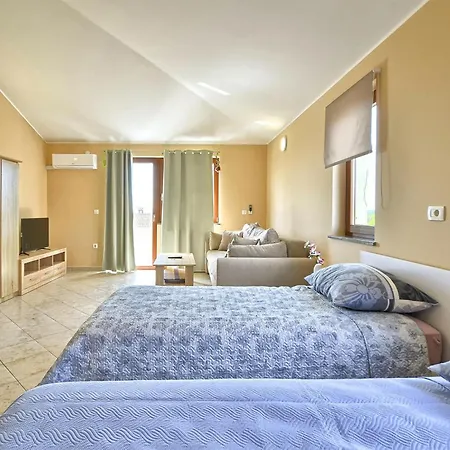 5 Bedroom Amazing In *