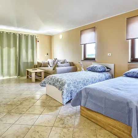 5 Bedroom Amazing In Galižana