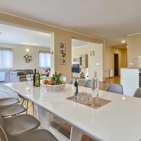 5 Bedroom Amazing In * Galižana