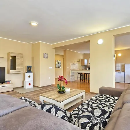 Сasa de vacaciones 5 Bedroom Amazing In
