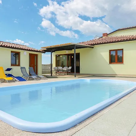 Сasa de vacaciones 5 Bedroom Amazing In Galižana
