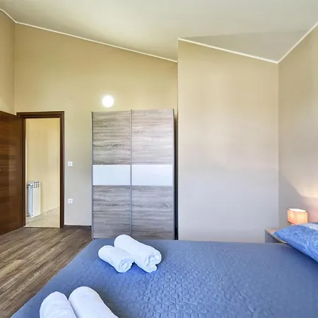 5 Bedroom Amazing In Galižana