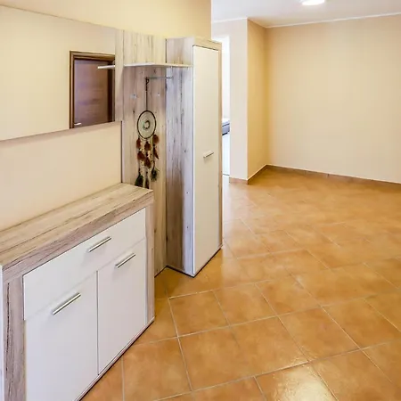 5 Bedroom Amazing In Galižana