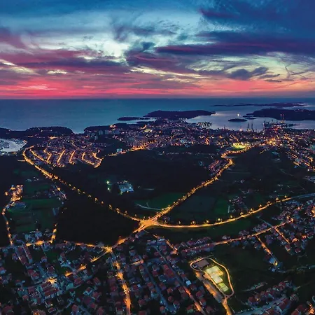 בית נופש 5 Bedroom Amazing In Galižana